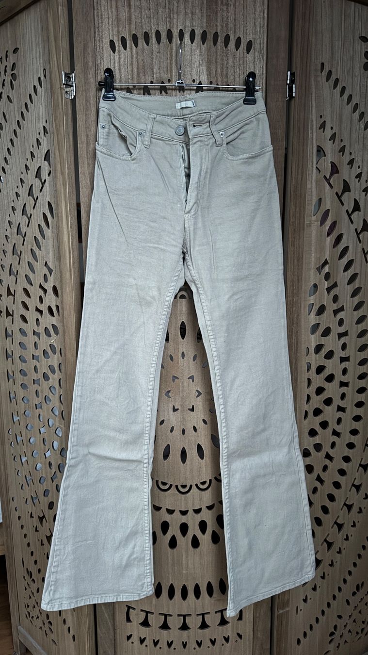Brandy Melville Jeans: Brandy Melville Flared Jeans – Usato da Riedern venduto da leoni_m