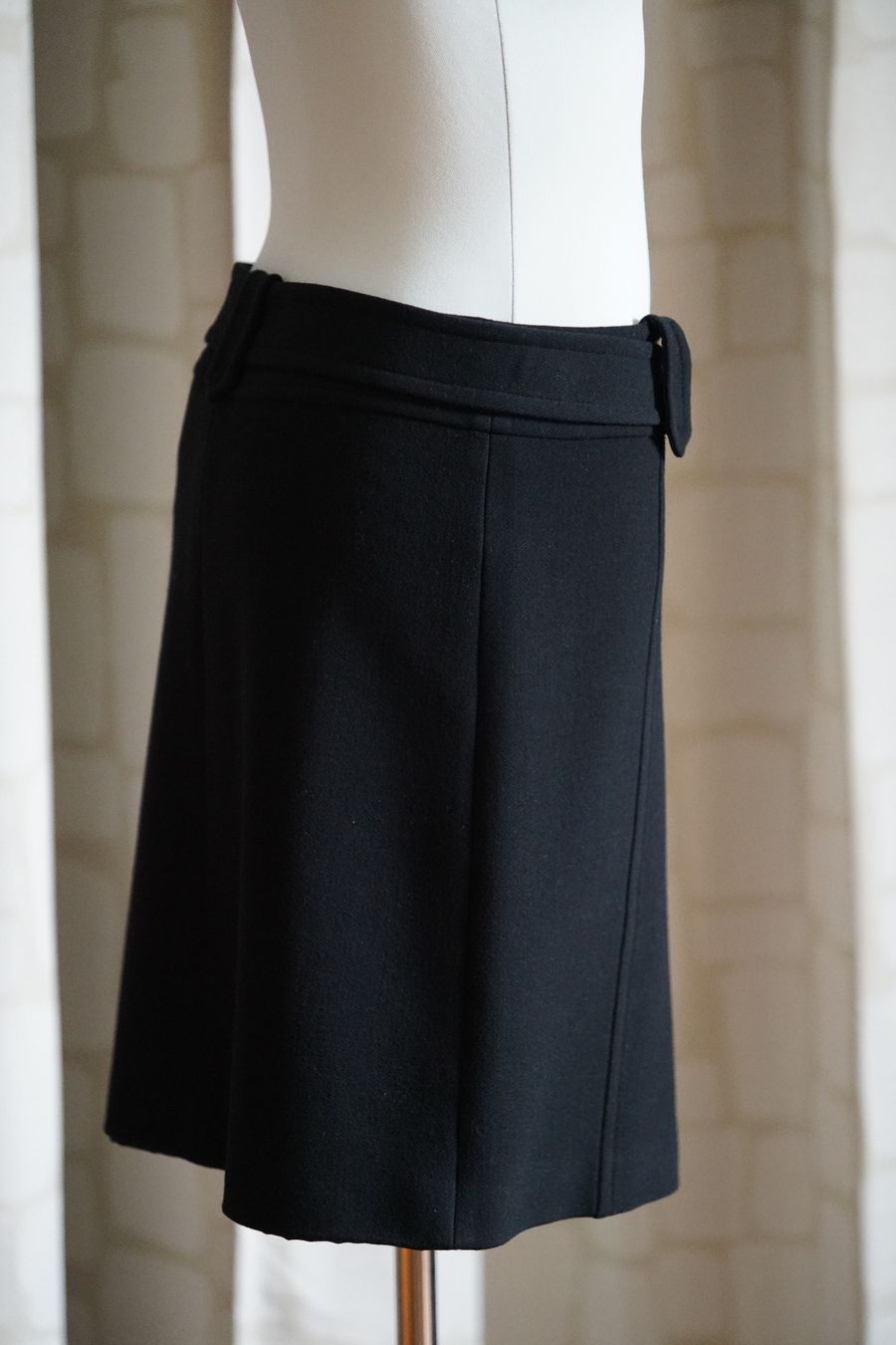 Max Mara Gonne: MAX MARA Luxus-Jupe, schwarz, Gr. 40 – Nuovo (secondo la descrizione) da Zofingen venduto da NEOLO 1