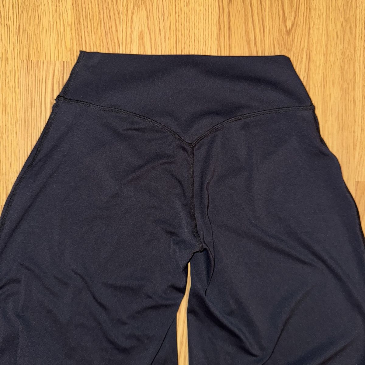 Leggings: Wide-Leg Leggings Yeoreo – Gebraucht aus Zürich von nad_87t5 3