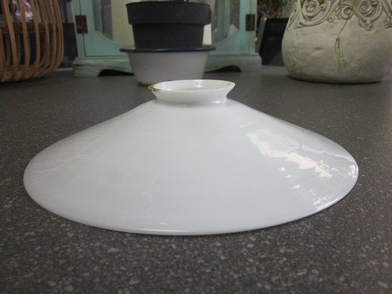 Paralumi: Alter Schlichter Lampenschirm aus Glas weiss – Usato da Bischofszell venduto da raika