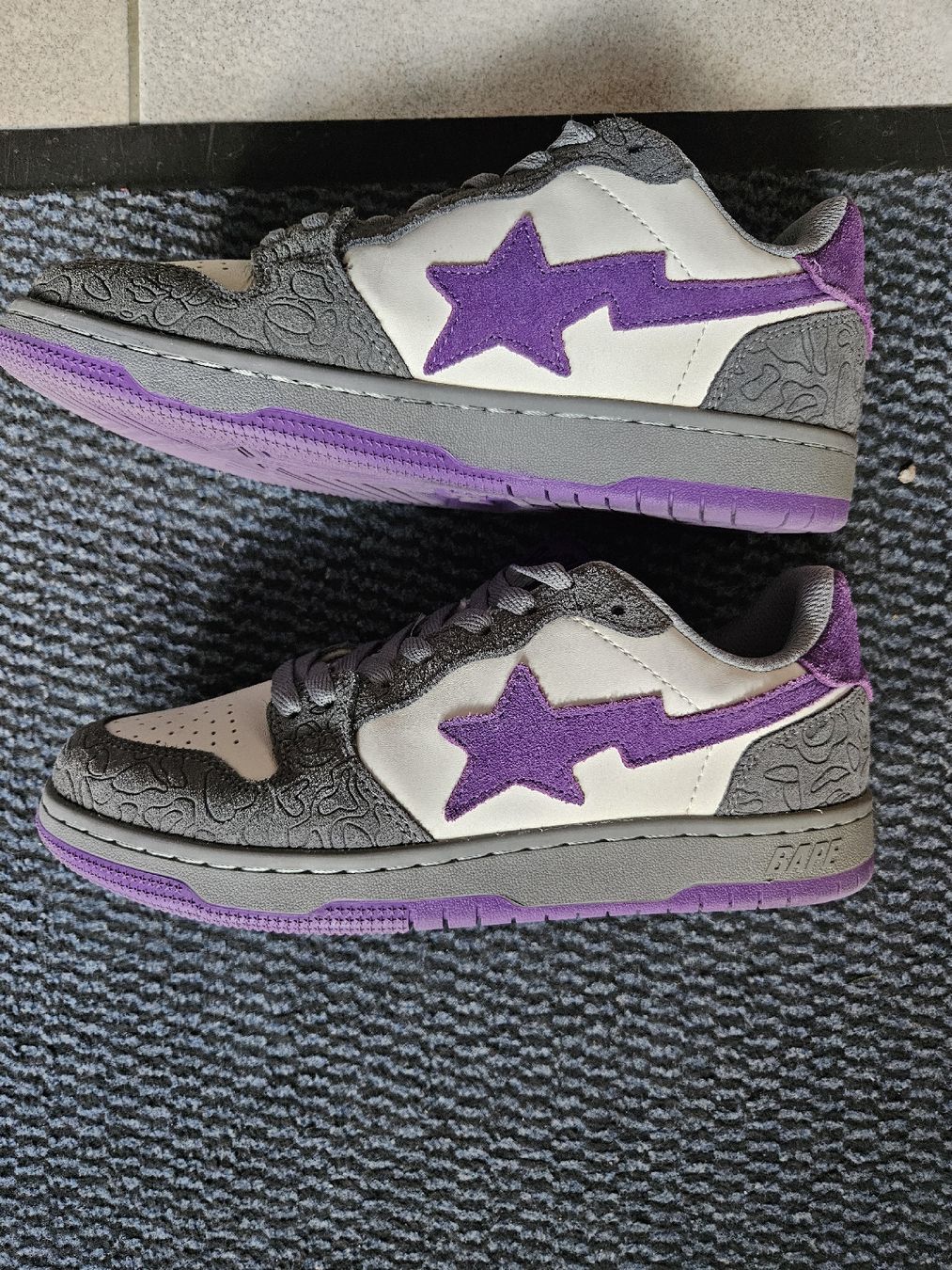 Herrenschuhe: Sneakers Grau Lila Gr39 – Gebraucht aus Masein von Aslechichi 2