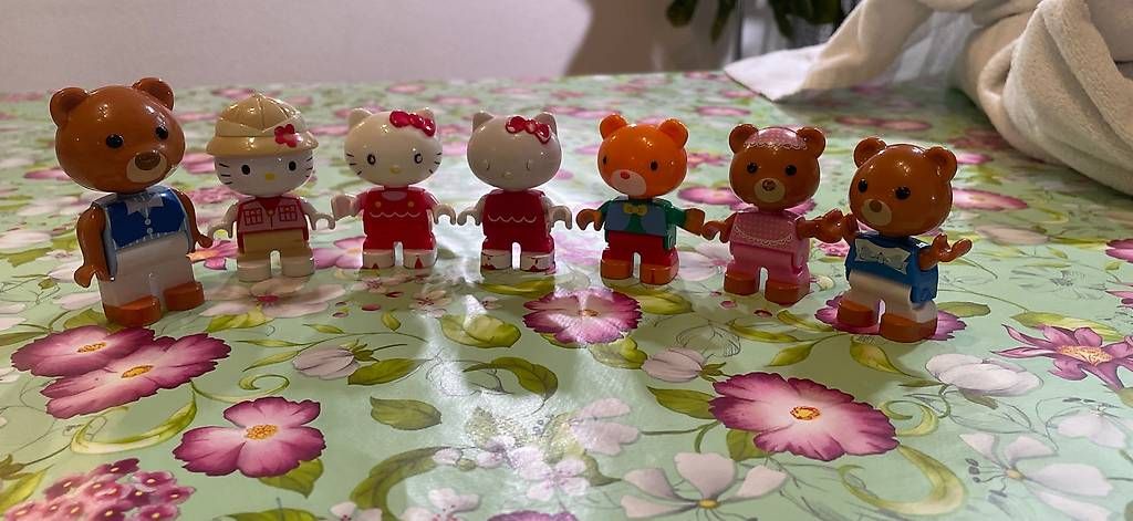 Hello Kitty Statuette: 7 Figuren Set Hello Kitty & Bär – Usato da Zürich venduto da satirusaiki