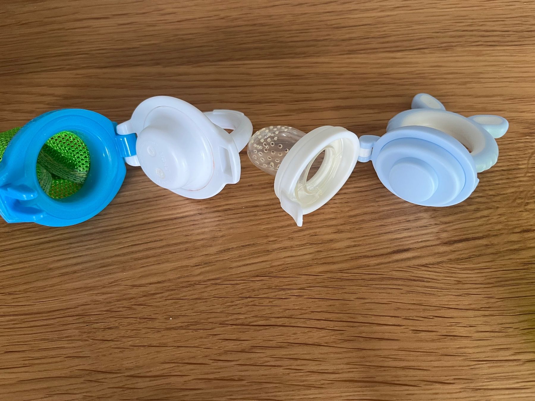 Borracce & Thermos: Grignoteurs, anneau dentition, gourde de compote – Usato da Estavayer-le-Lac venduto da stelina13 2