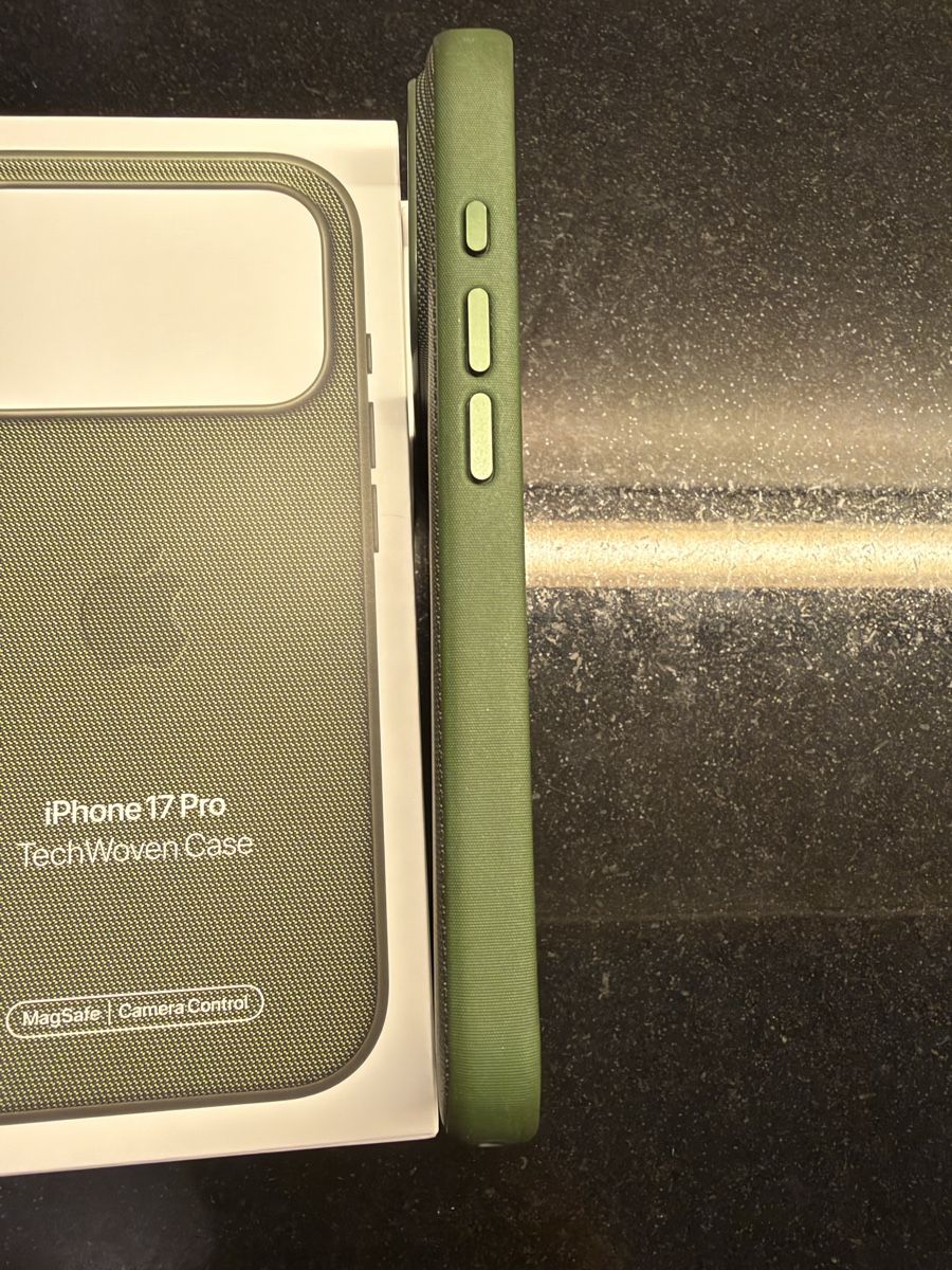 Apple Coques & Protection écran: Iphone 17 Pro TechWoven Case – D'occasion à Egerkingen par 3net 3