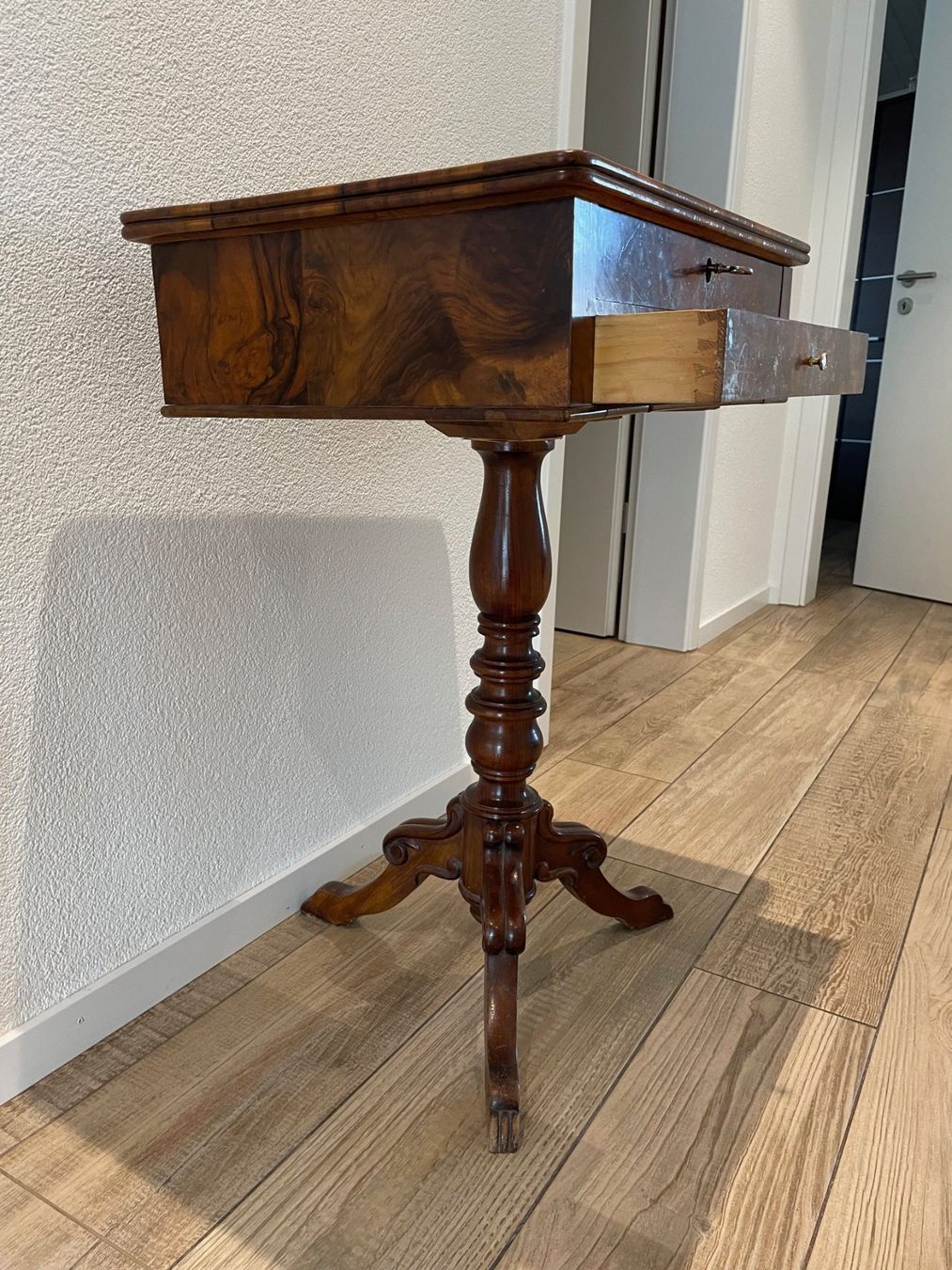 Tische: Antikes Tischchen – Gebraucht aus Windisch von Giveit2me 1