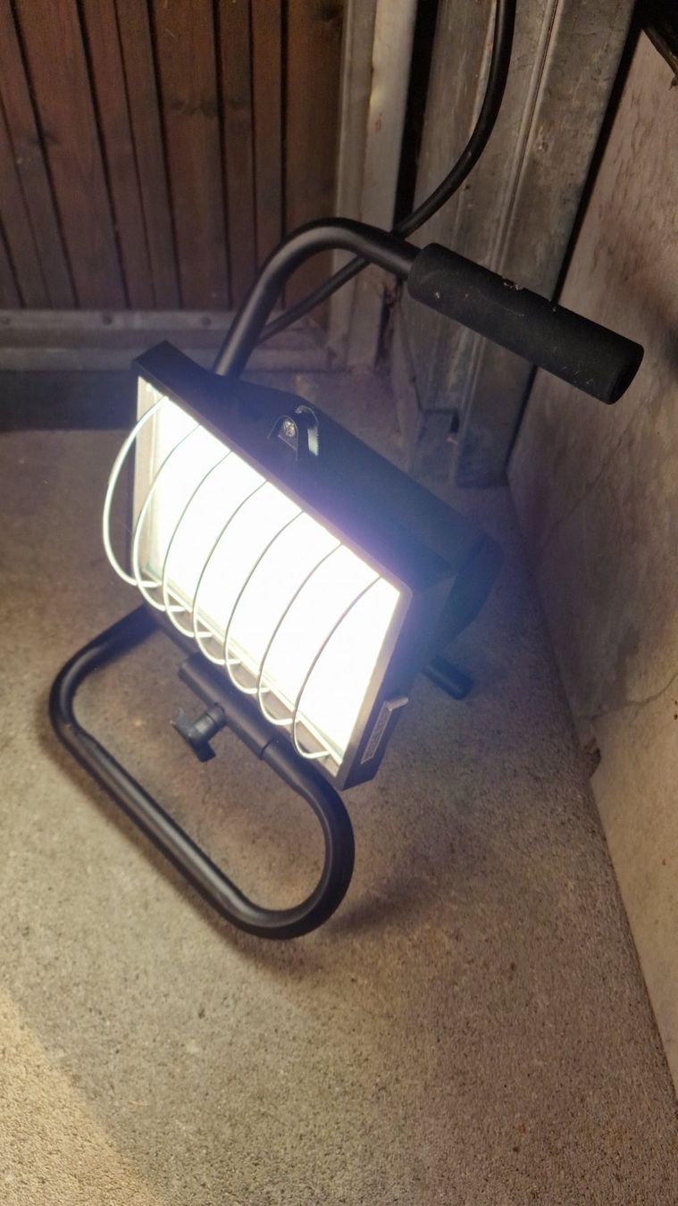 Lampade: Tragbarer Halogenstrahler 400W – Usato da Beinwil am See venduto da amanda12345 1