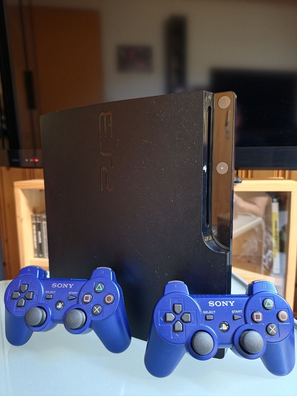Sony Console: Ps3 mit Laufwerkschaden und 2 Controllern – Usato da Wasen im Emmental venduto da dom96