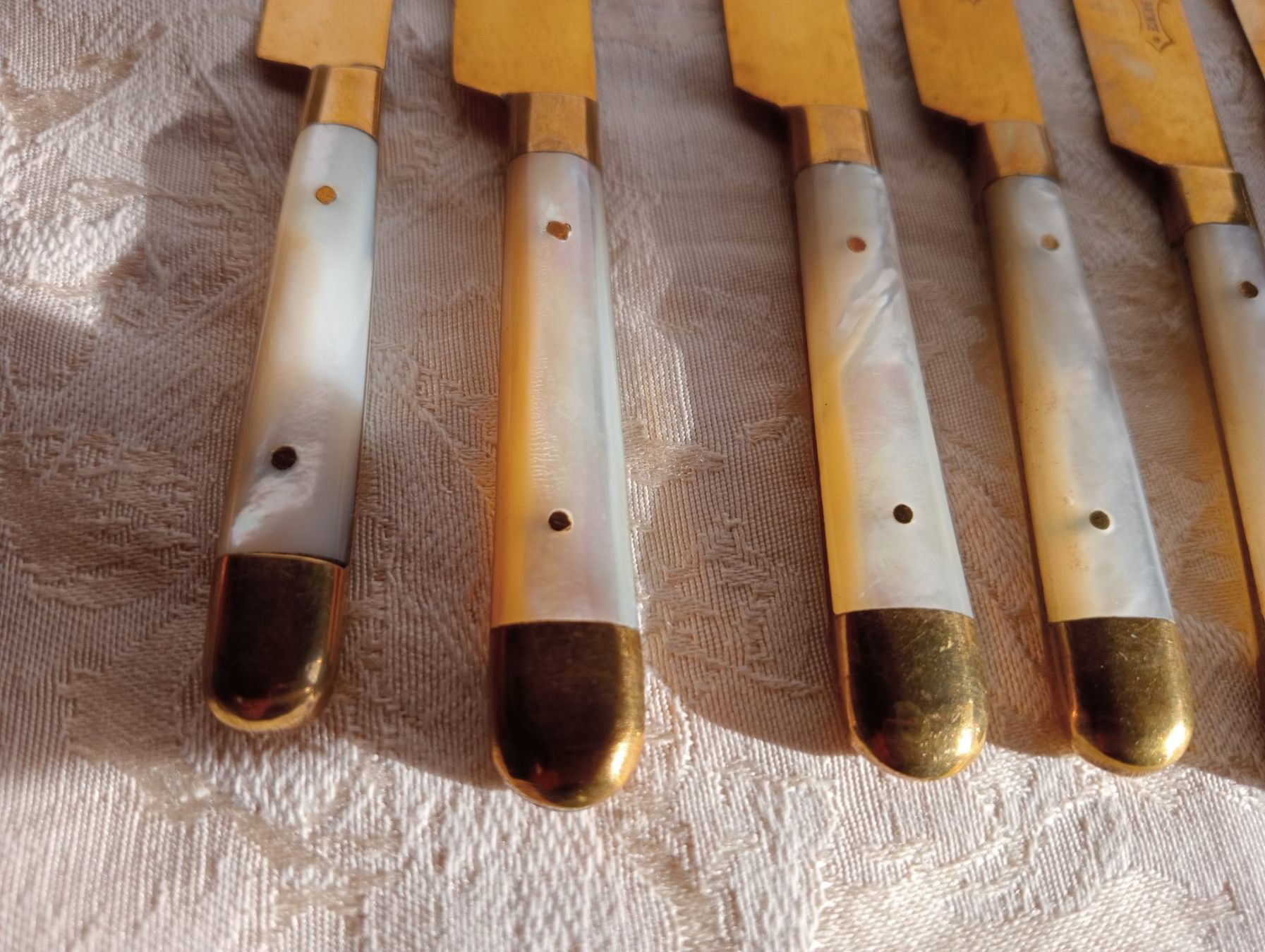 Besteck: Messer-Set 7 kleine antike Messer mit Perlmutt-Griff Bronze – Gebraucht aus Oberdorf BL von Barocki888 2