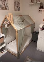 Hausbett 70 × 140 cm aus Massivholz inkl. Matratze
