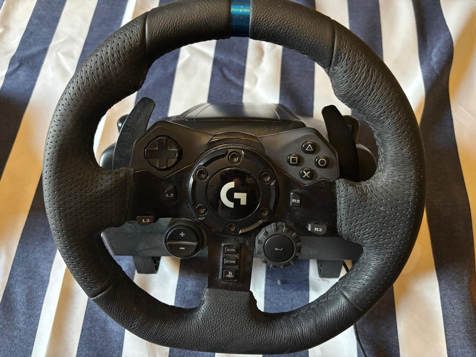 Logitech Controller: Rennlenkrad mit Pedalen von Logitech – Usato da Naters venduto da zub_zrz8 1