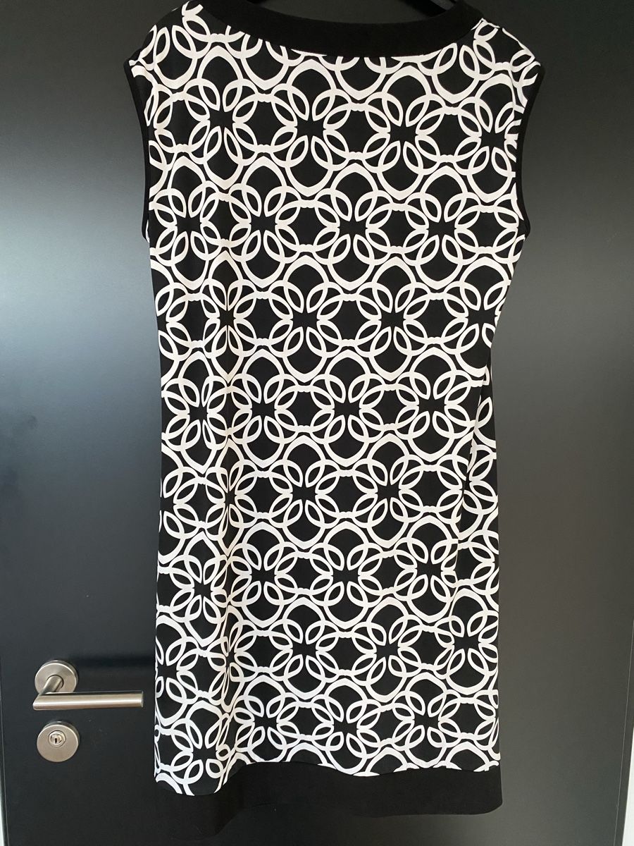 Vestiti: Sommerkleid schwarz-weiss gemustert Gr. 46 elastisch – Usato da Meggen venduto da 6003Luzern 1