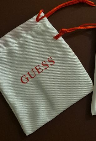 2x kleiner Staubbeutel GUESS für Schmuck