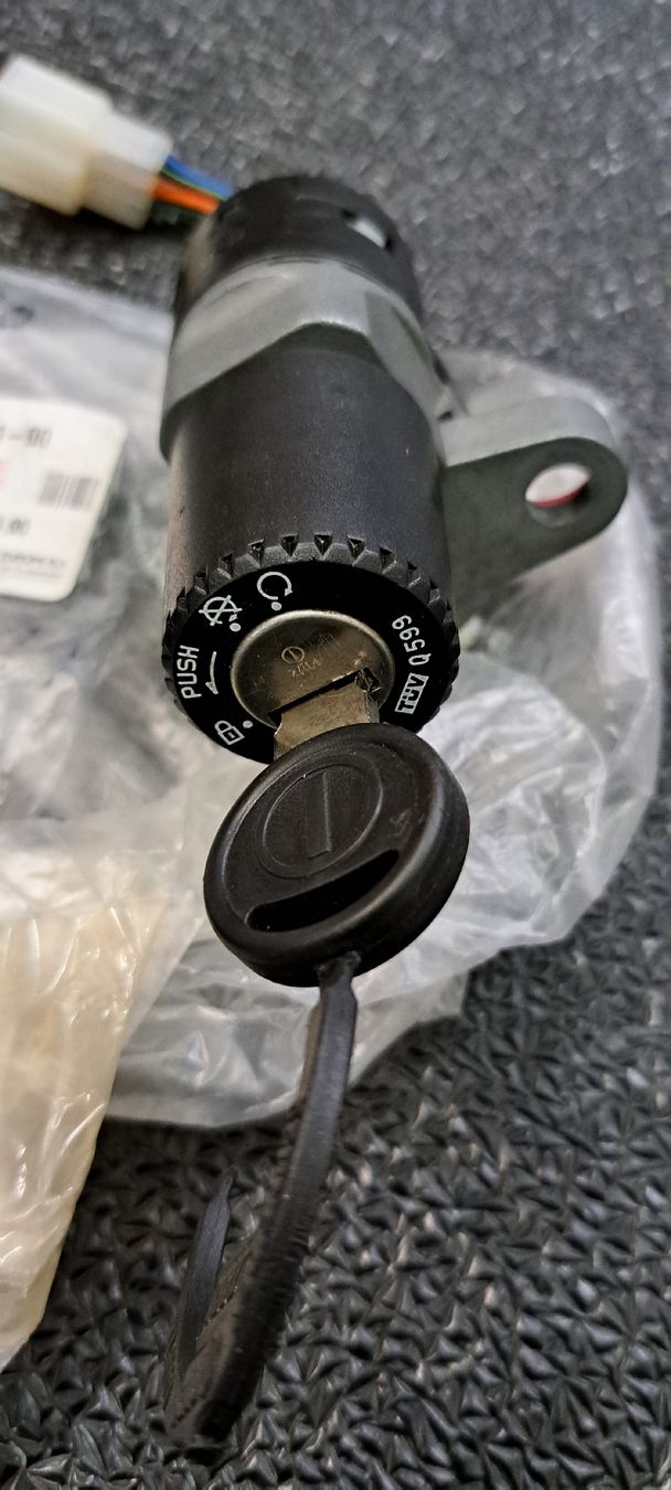 Yamaha Alle Motorradersatzteile: Zündschloss Yamaha DT50 X – Neu und originalverpackt aus Herisau von Tioga 4