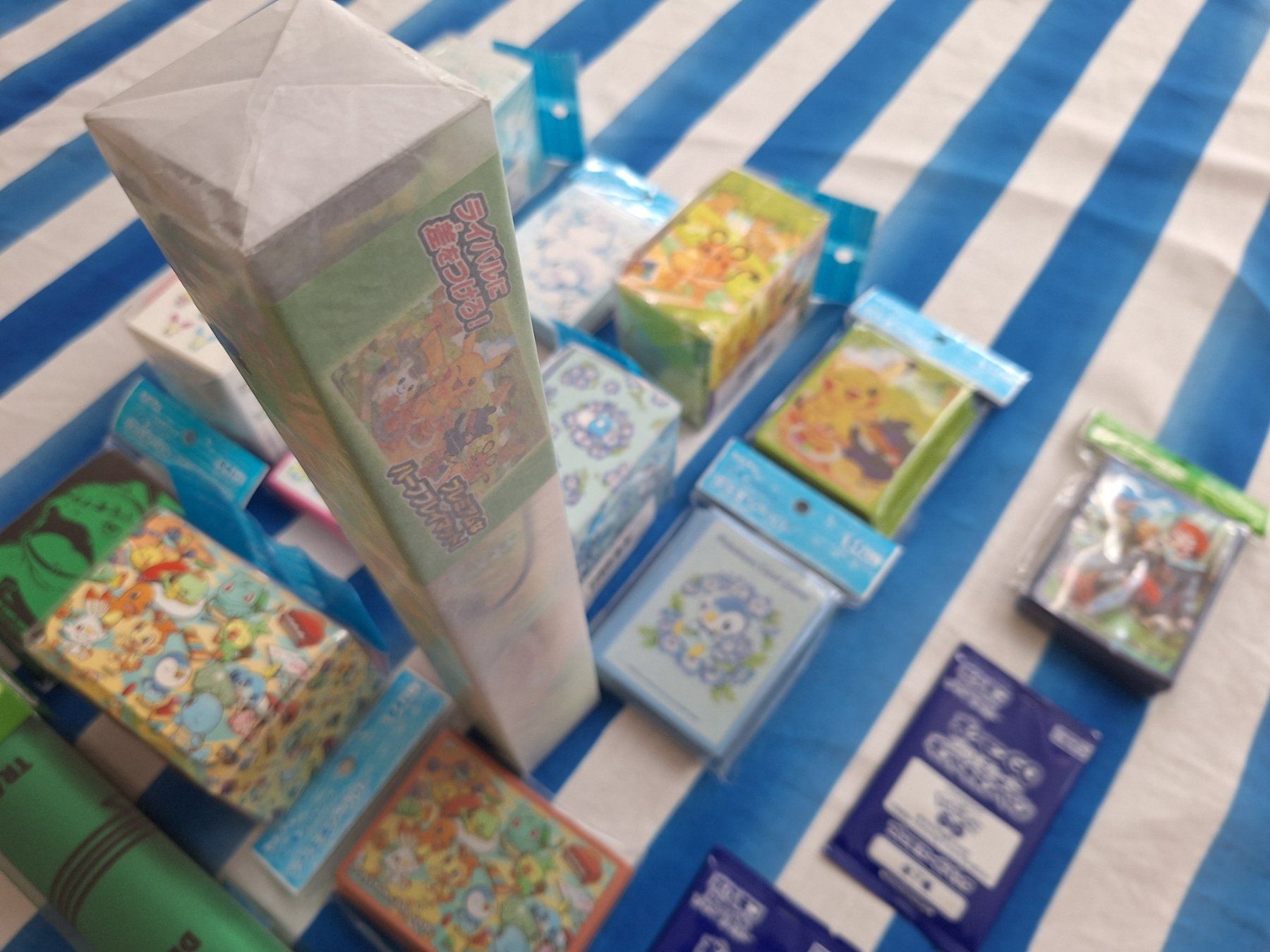 Pokémon Sammelbilder & Trading cards: 17-teiliges JP Pokemon Center Set; Sleeves, Deck Boxes – Neu und originalverpackt aus Spreitenbach von misi.m 4