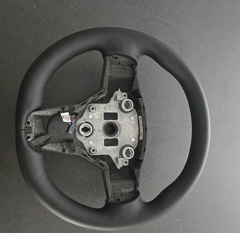 Tutti pezzi di ricambio auto: Orginales Tesla Lenkrad – Usato da Glarus venduto da Hadowa