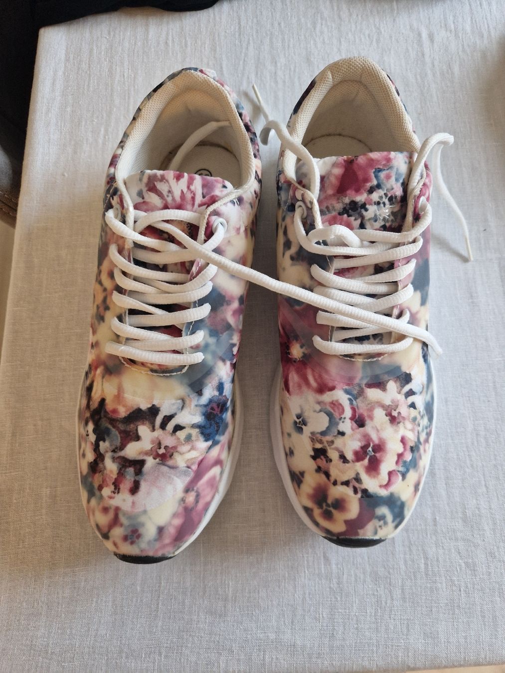 Damenschuhe: Sneaker Blumenmuster - 39 – Neu (gemäss Beschreibung) aus Bünzen von Milly32