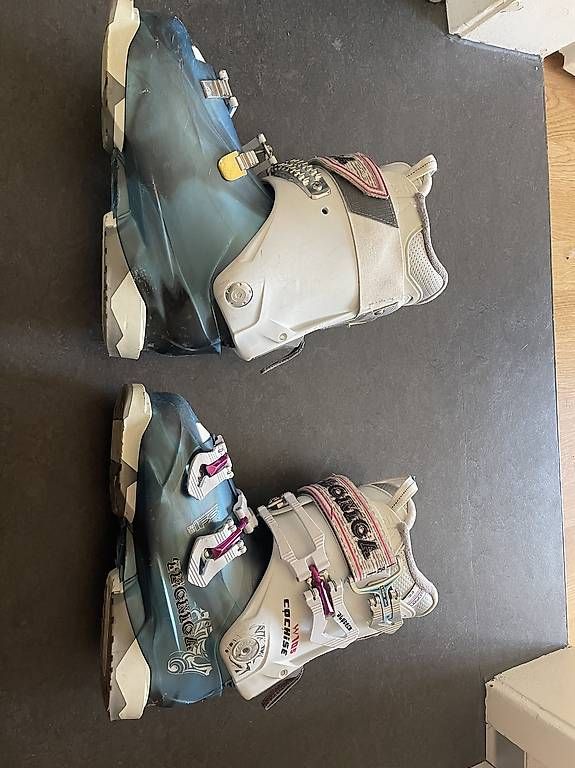Damenschuhe: Skischuh Grösse 24 / 24.5 – Gebraucht aus Bern von sel_l57l 1