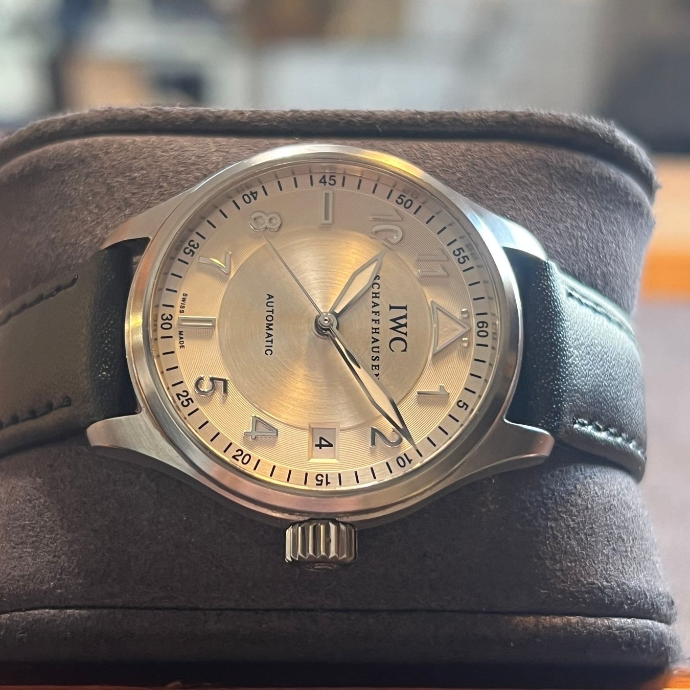 IWC Orologi: IWC Spitfire Automatic Date Silver Dial IW325605 – Usato da Carouge GE venduto da Watchaser 6