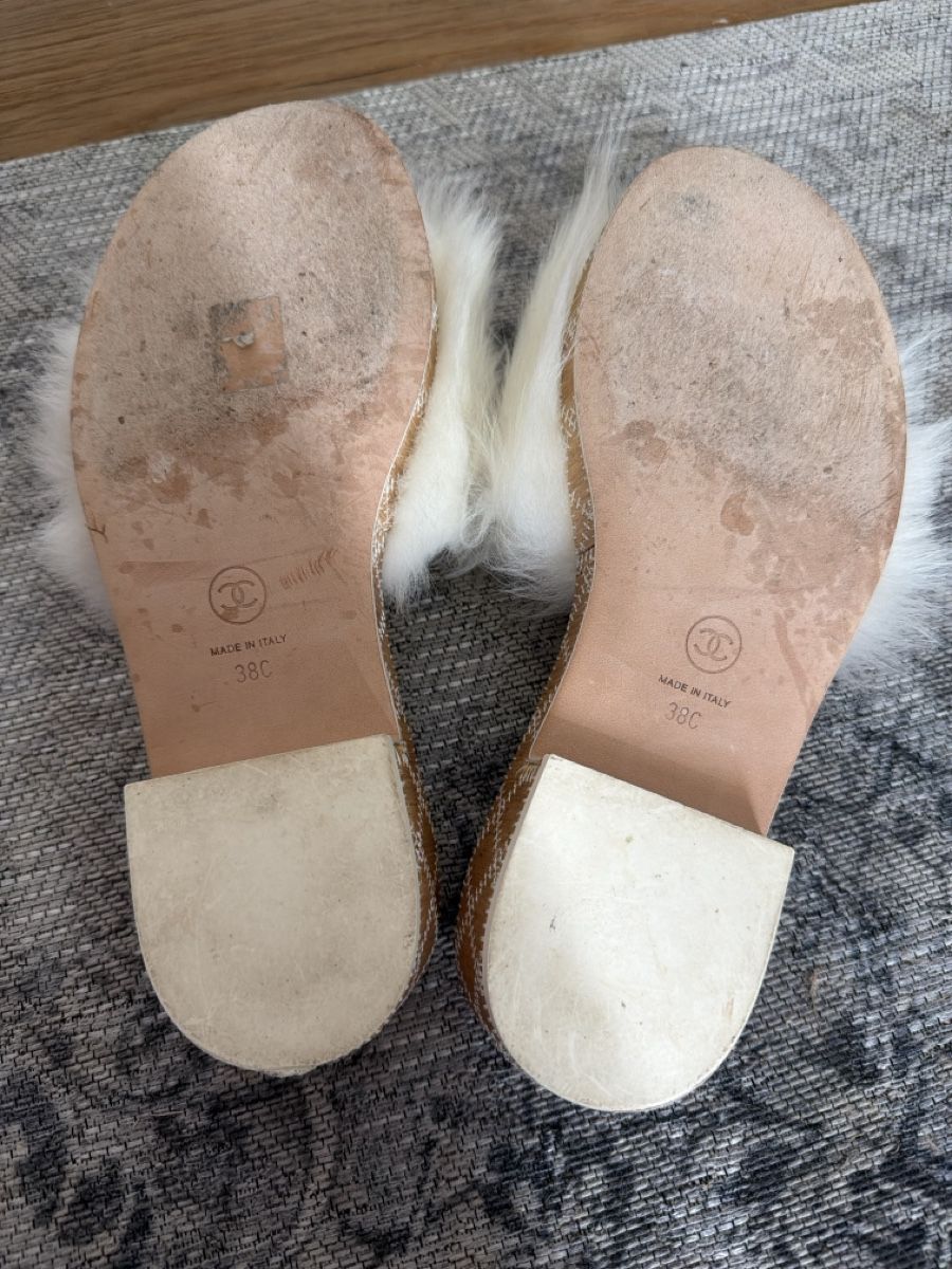 Chanel Scarpe da donna: Chanel Fur Slides  – Usato da Stallikon venduto da RTagel 1