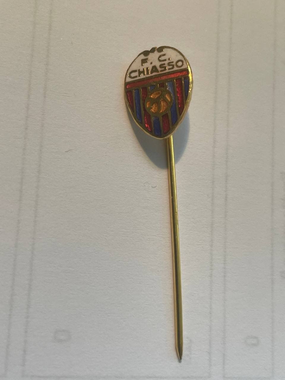Placchette & Badge: 49. Anstecknadel - FC Chiasso – Usato da Luzern venduto da Irek 1