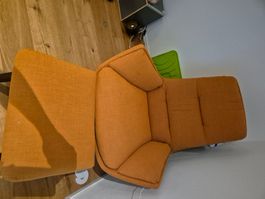 Sessel mit Hocker