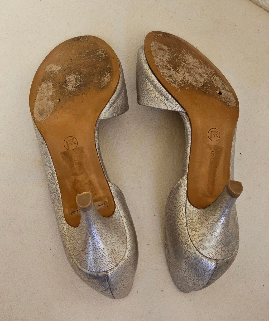 Kaiser Scarpe da donna: Peter Kaiser Damen Pumps Leder Silber Abendschuhe Gr.5 – Usato da Urdorf venduto da ole_mrp9 4