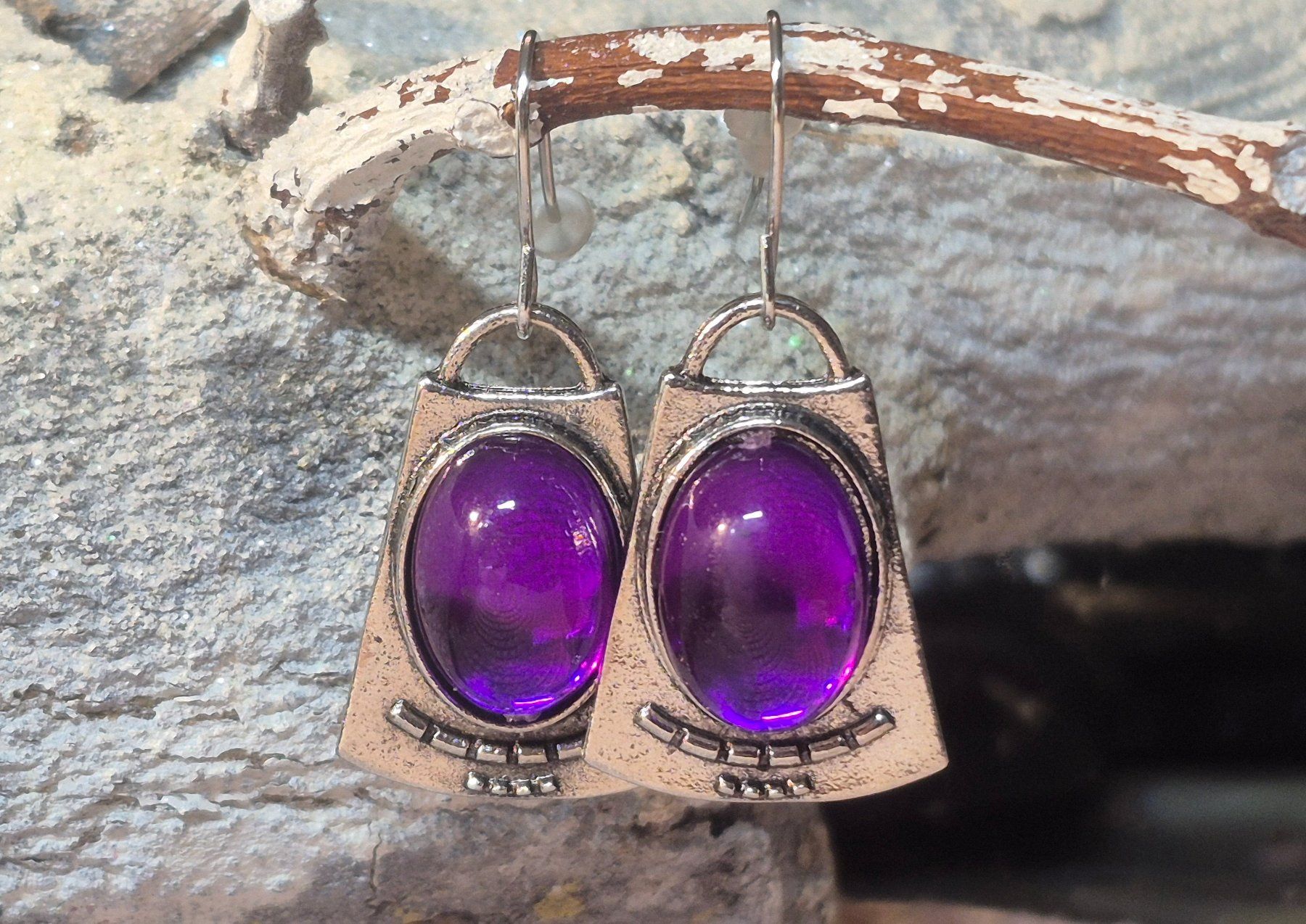 Orecchini pendenti & Orecchini a lobo: Orecchini colore argento con pietra viola – Nuovo (secondo la descrizione) da Giubiasco venduto da Stefaniav