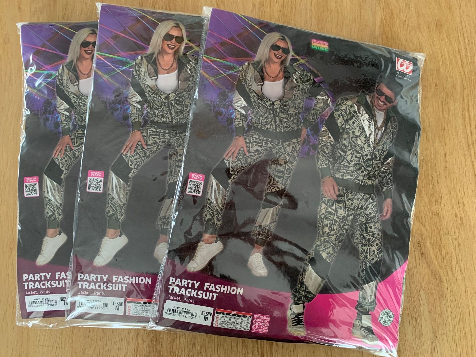 Kostüme: 3 Kostüme „Dollar“ – Neu und originalverpackt aus Flüeli-Ranft von Mari_Posa22