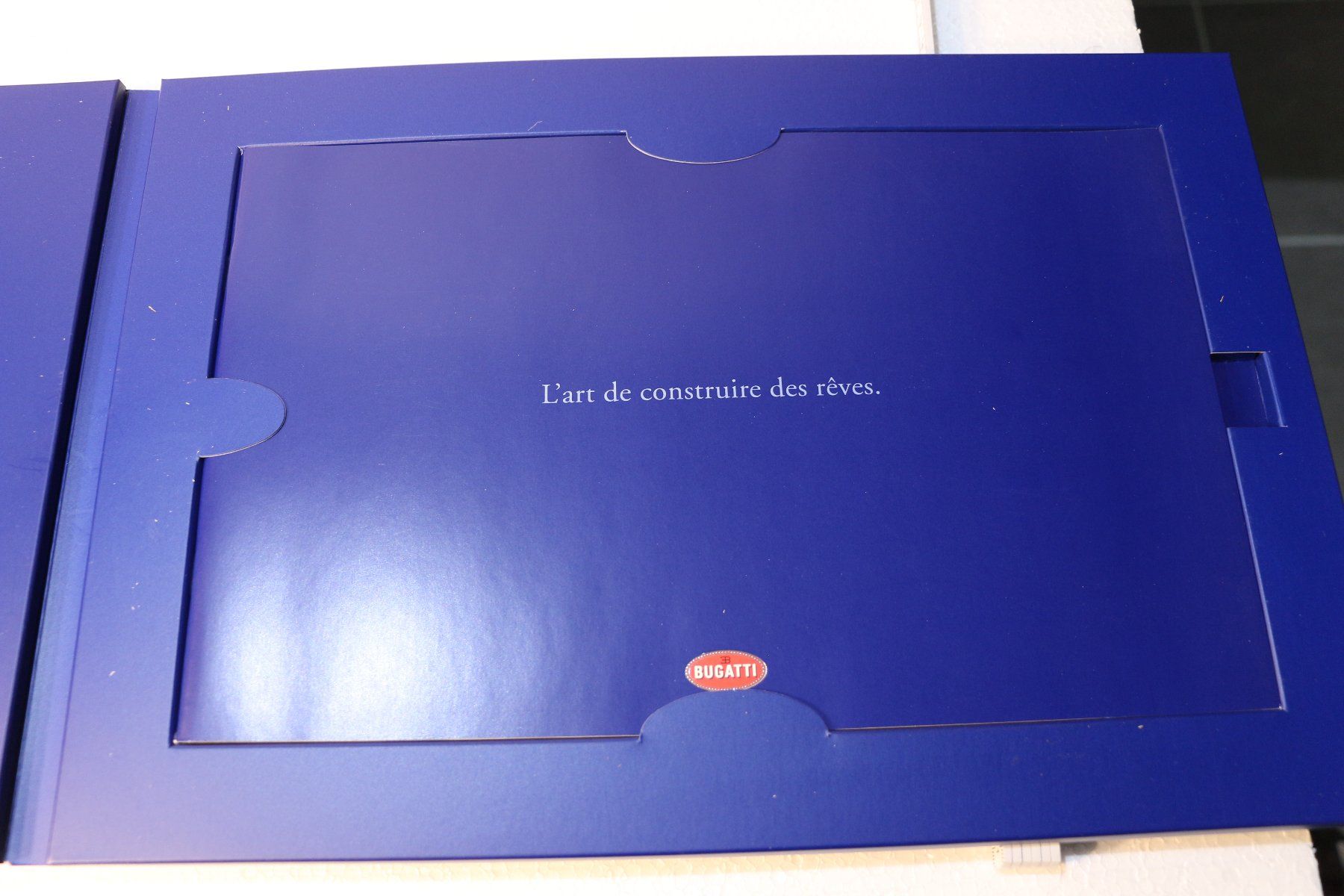Bugatti Documenti: Pressemappe Bugatti Veyron 16.4 Genf 2003 – Nuovo e nell'imballaggio originale da Corminboeuf venduto da corbay 3
