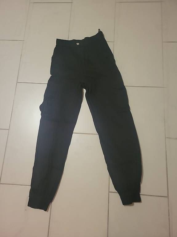 Pantalons: Cargohosen XS – D'occasion à Ballwil par jan_jk7y