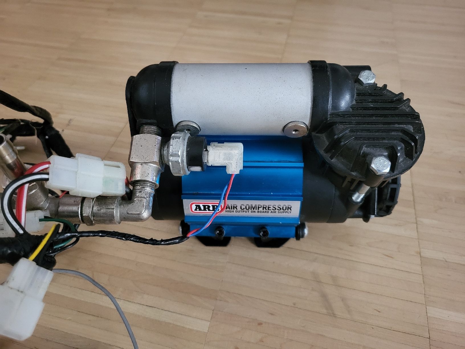 Compressori: Compresseur ARB 12v – Usato da Neuchatel venduto da logizoom22