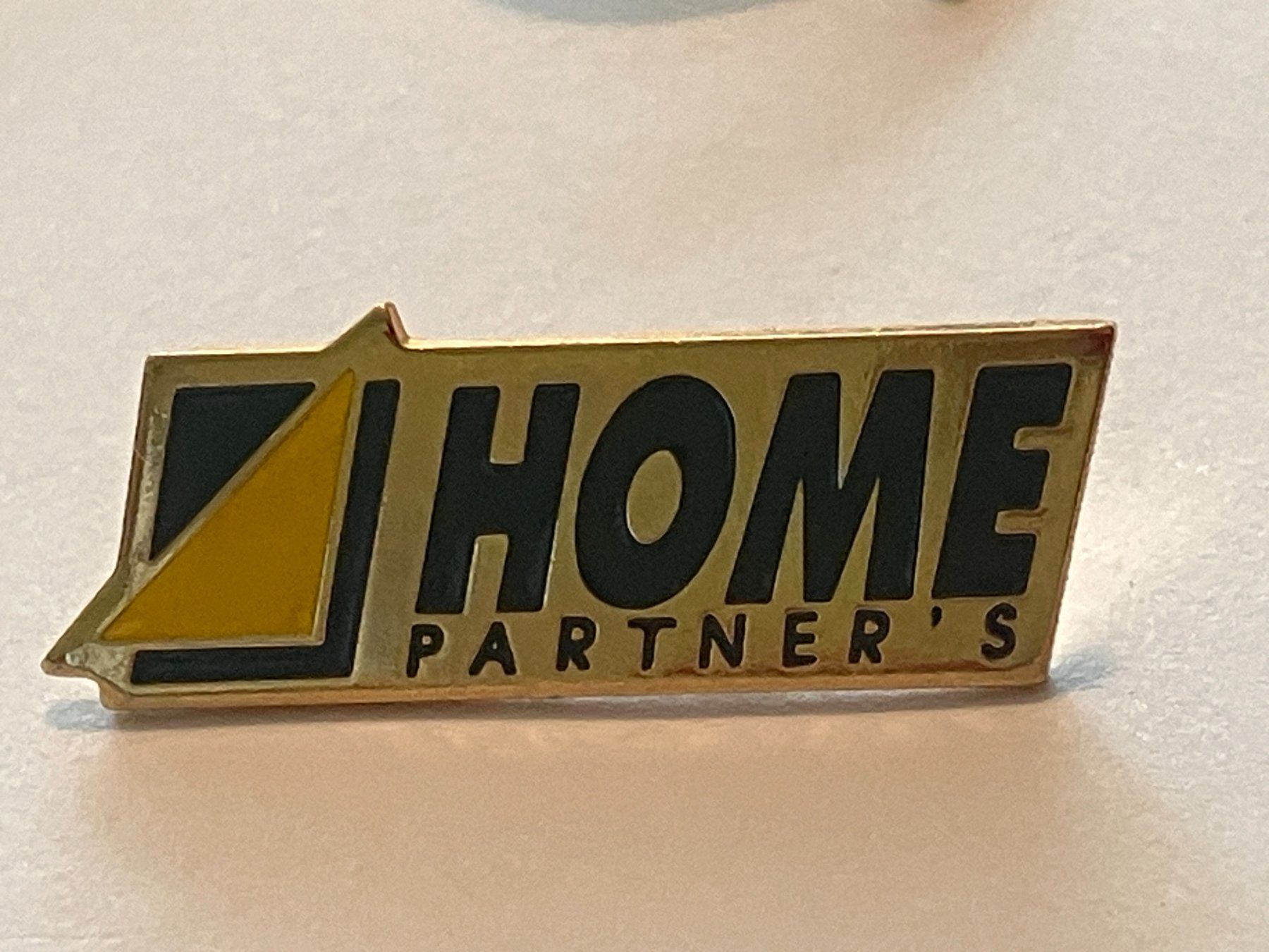 Placchette & Badge: 1 Pin Home Partner's – Usato da Basel venduto da djwwpp