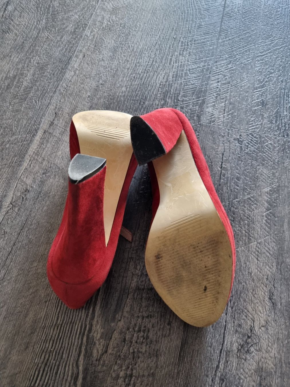 Scarpe da donna: Wildleder-Plateaus, Fifth avenue, rot, Gr. 36 – Usato da Zermatt venduto da pantarhei3z 2