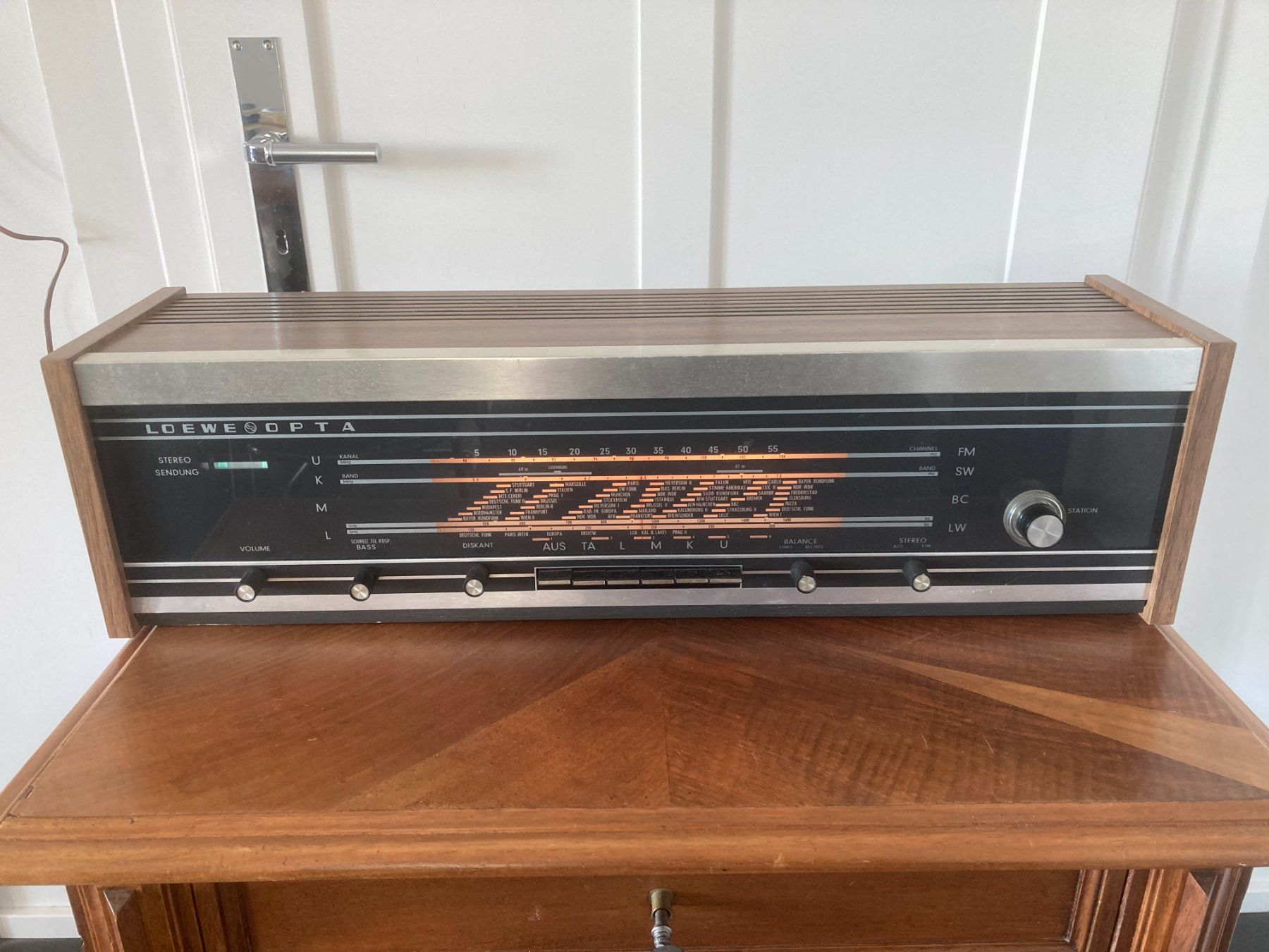 Loewe Radio: LOEWE OPTA Stereo Konzertgerät LO10 – Usato da Schaffhausen venduto da Stokar99