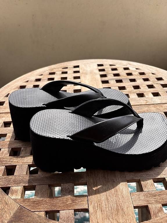 H&M Damenschuhe: Chaussures à plateforme tong – Gebraucht aus Genève von rocaya