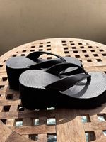 Chaussures à plateforme tong