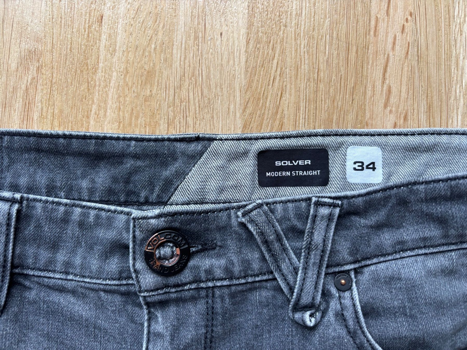 Volcom Jeans: Volcom Solver Modern Straight Jeans, Herren 34 – Usato da Luzern venduto da Aurelius7 1