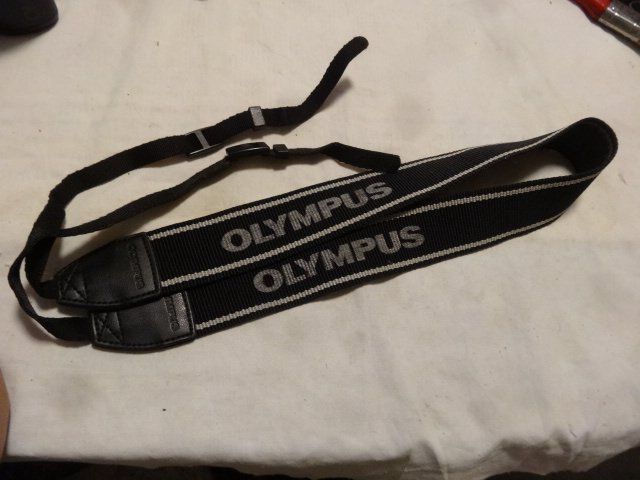 Olympus Fotocamera: OLYMPUS  KAMERA TRAGEGURT .NUR TRAGEGURT – Usato da zürich venduto da ahmad01 2