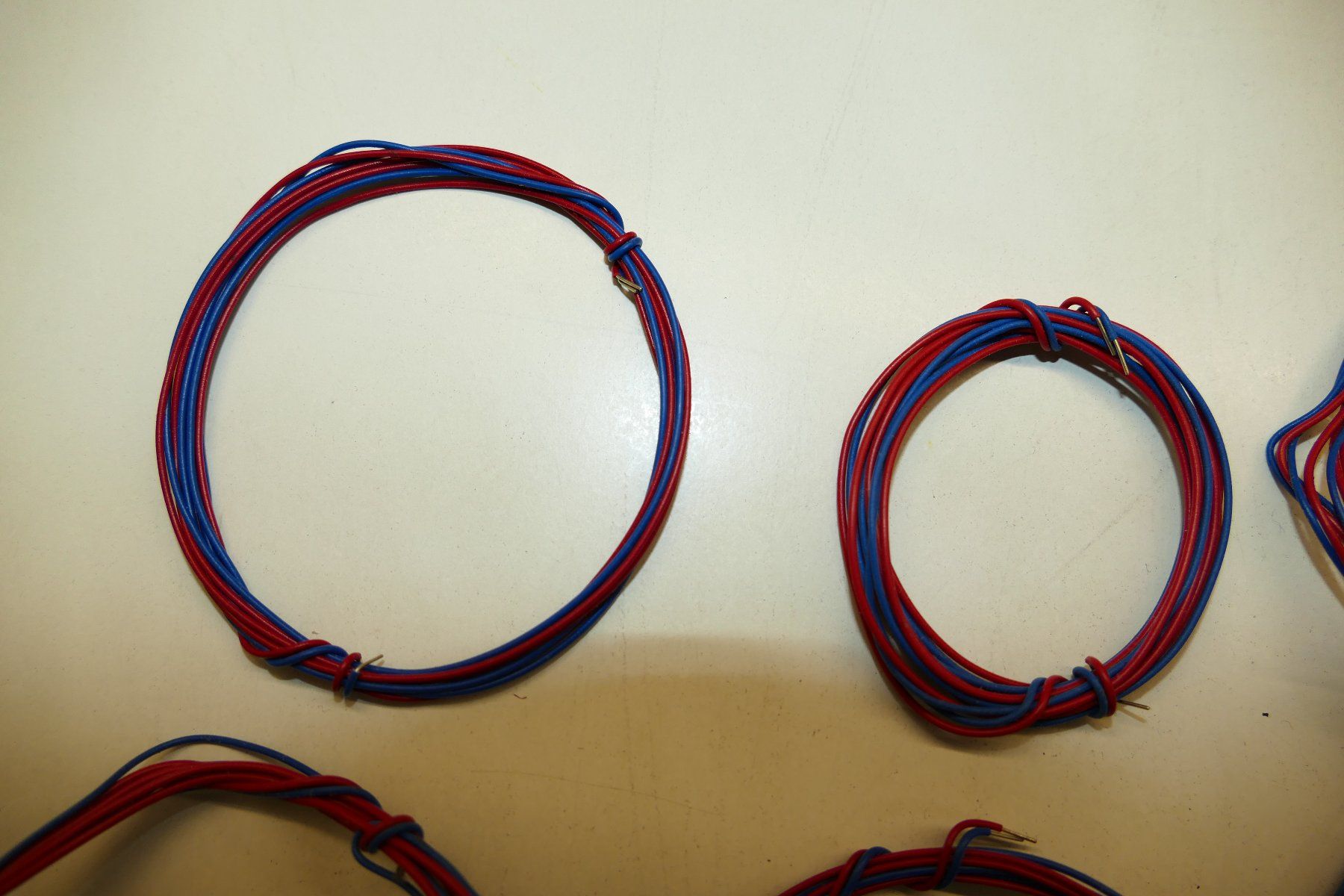 Modellini di ferrovie: 30xKabel blau/rot – Nuovo (secondo la descrizione) da Niederhasli venduto da rail-duerst 3