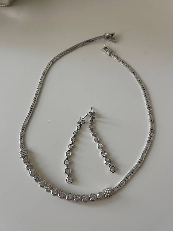 Swarovski Catenine: Swarovski Halskette und Ohrringe – Usato da Bern venduto da rac_mk5k