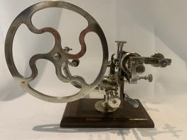 Tour à arrondir ancien, outil d'horloger de précision
