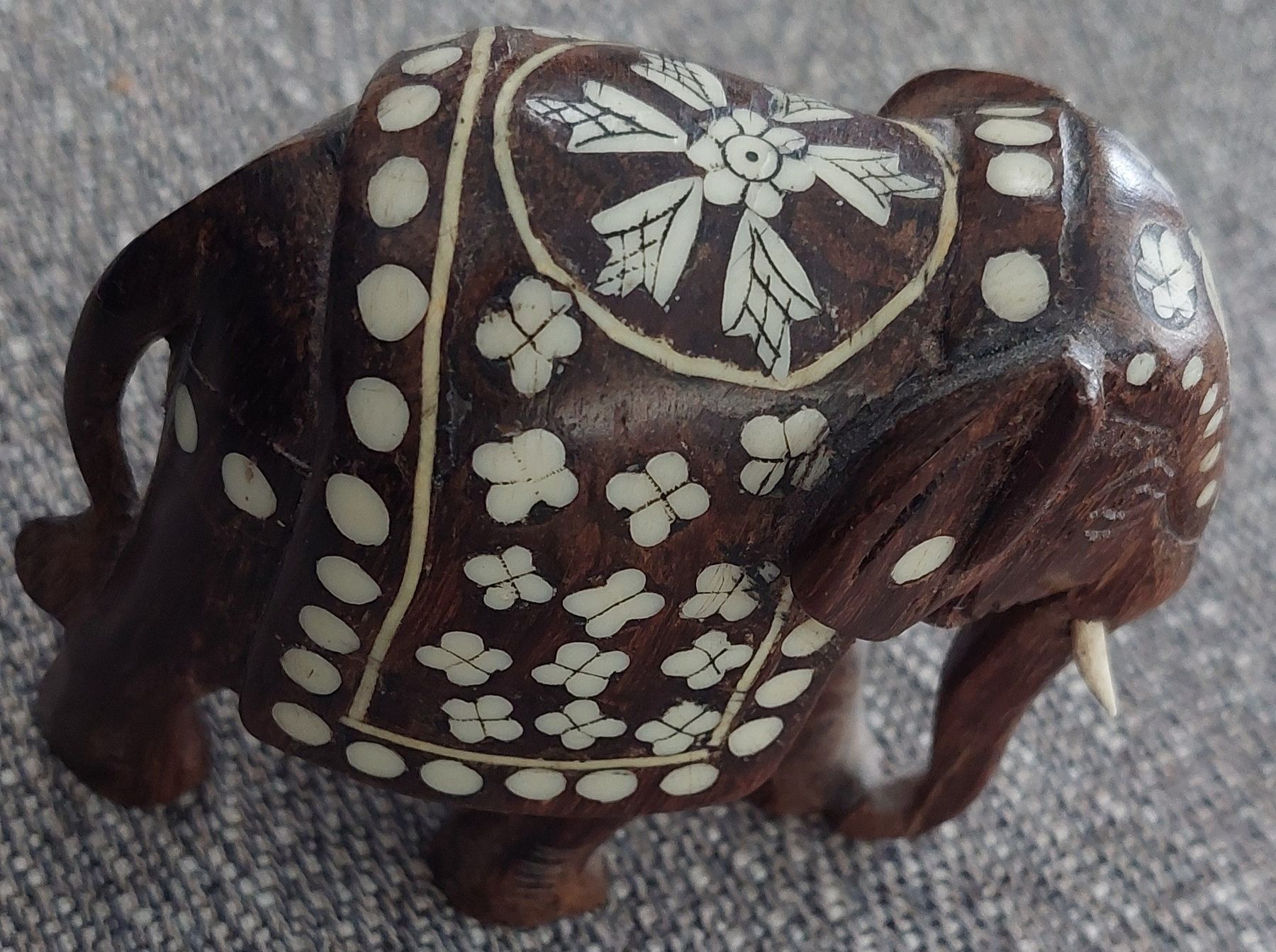 Statuette: Holz Elefant mit eingelegten Knochen, Handgeschnitzt Indien – Nuovo (secondo la descrizione) da Oberdiessbach venduto da gerbu01 3