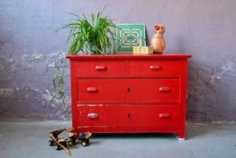 Commode ancienne patinée de couleur rouge  vintage bohème