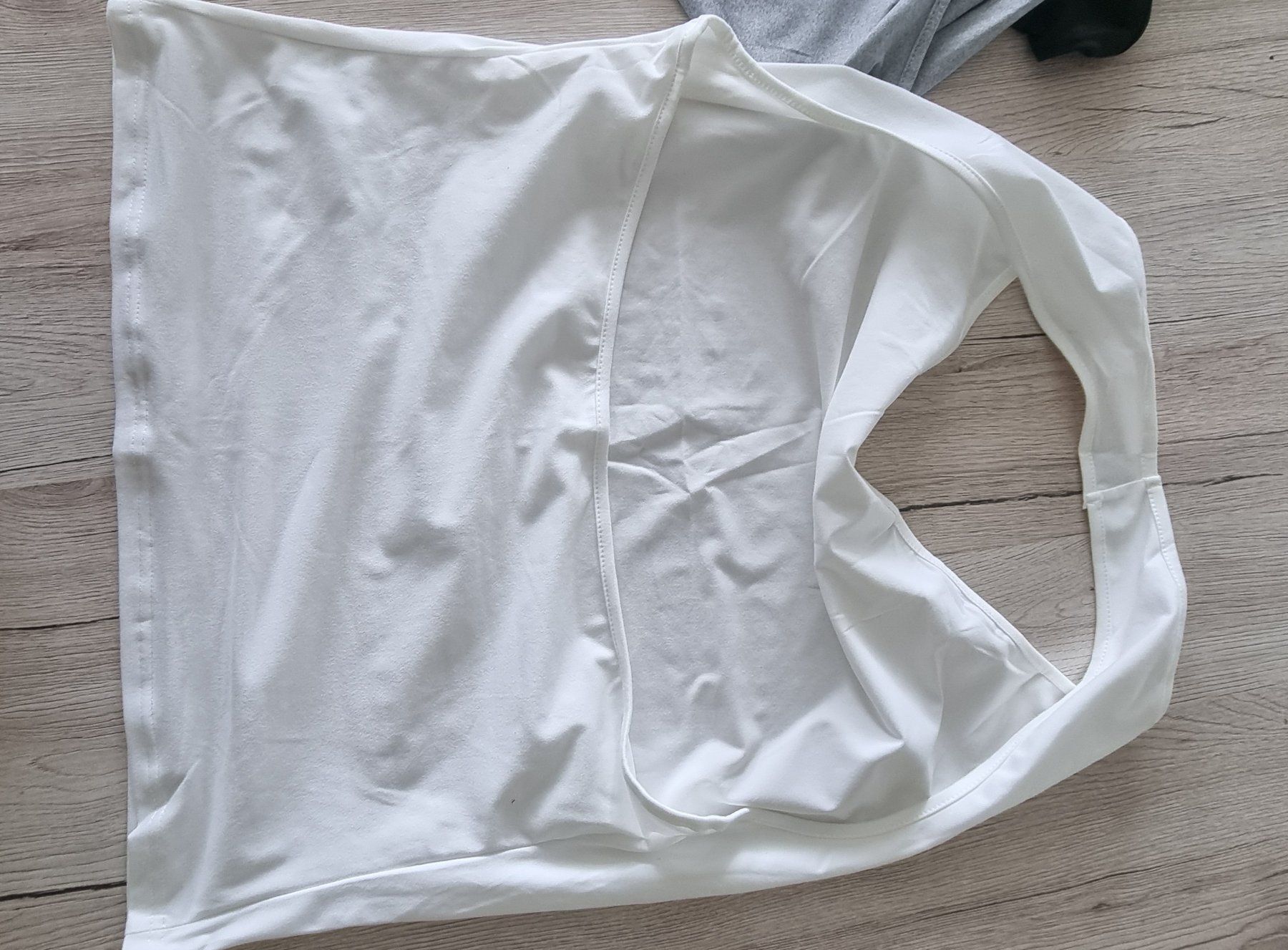 Tops: 3x Tops Rückenfrei gr.42/44 – Neu (gemäss Beschreibung) aus Grossdietwil von GNOM313 1