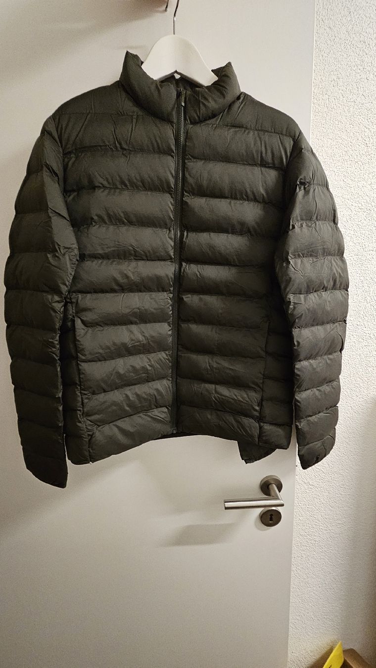Uniqlo Giacche: Neue unegtragene Uniqlo Puffertech Jacke Small – Nuovo (secondo la descrizione) da Zürich venduto da Beachboy79