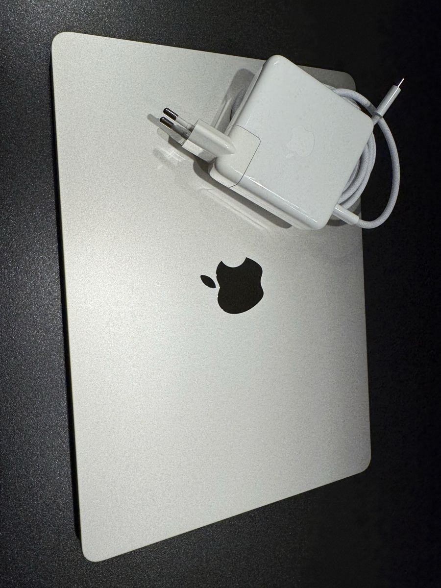 Apple Notebook: MacBook Air M2 20222 – Usato da Wabern venduto da apple2024