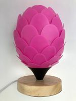 Tischlampe in pink mit Holzfuss