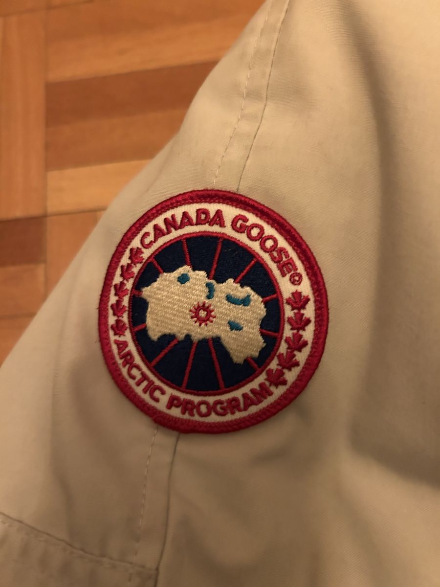 Canada Goose Jacken: Canada Goose White woman – Gebraucht aus Lausanne von cor_gmg2 2