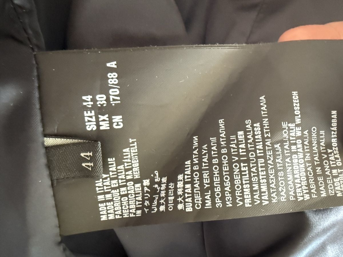 Prada Vestes: Neuwertige original Prada Lederjacke, Grösse IT 44 – Neuf (Voir description) à Zug par Serena_7500 5
