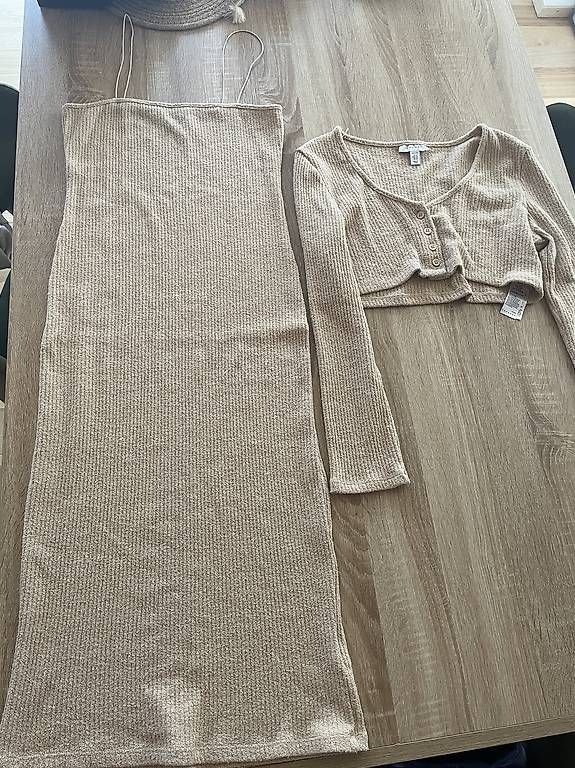 Lotti di vestiti: 2-Teiler Beige – Usato da Basel venduto da Make-up-lover